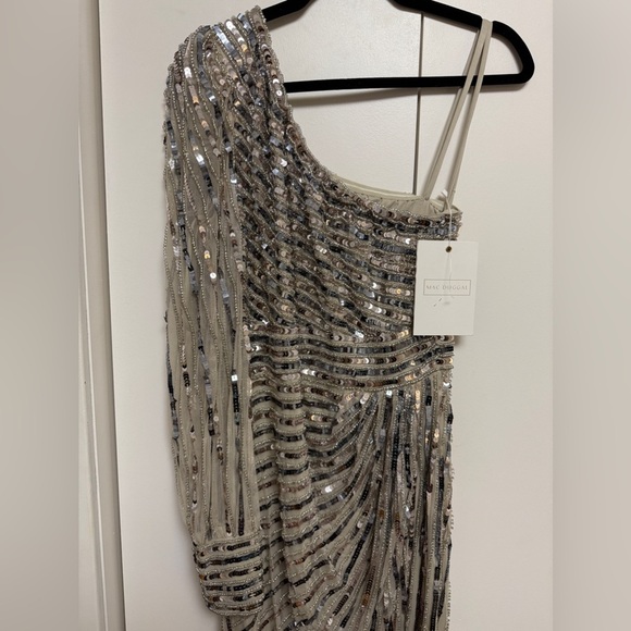 NWT | Mac Duggal 10793 Platinum Asymmetrical Shoulder Sequin Gown Size 2 - Picture 6 of 16